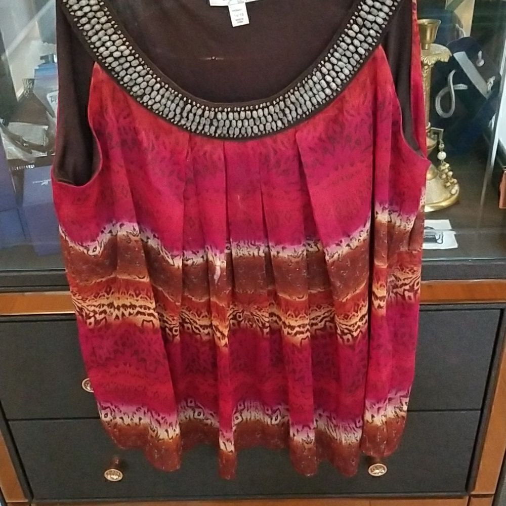 DRESS BARN SLEEVELESS TOP!!! LIKE NEW!!!